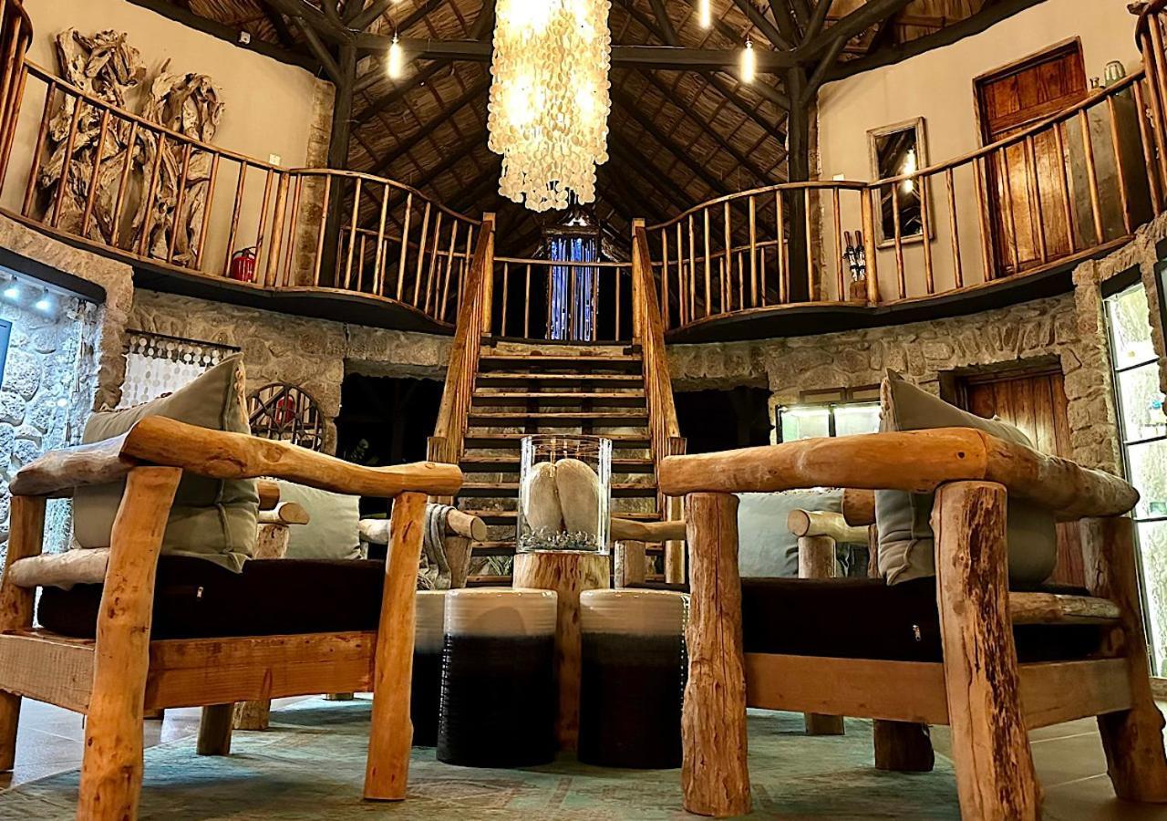 Chateau De Feuilles & - Praslin Island Hotel