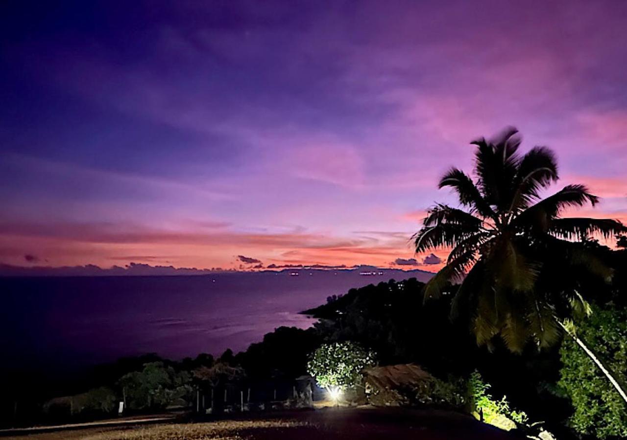 Hotel Chateau De Feuilles & - Praslin Island