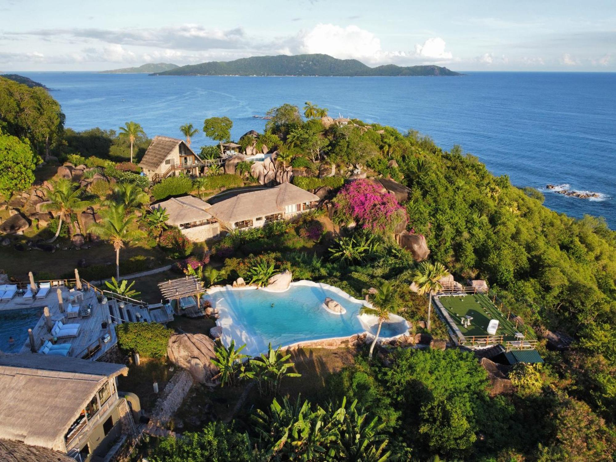 Hotel Chateau De Feuilles & - Praslin Island