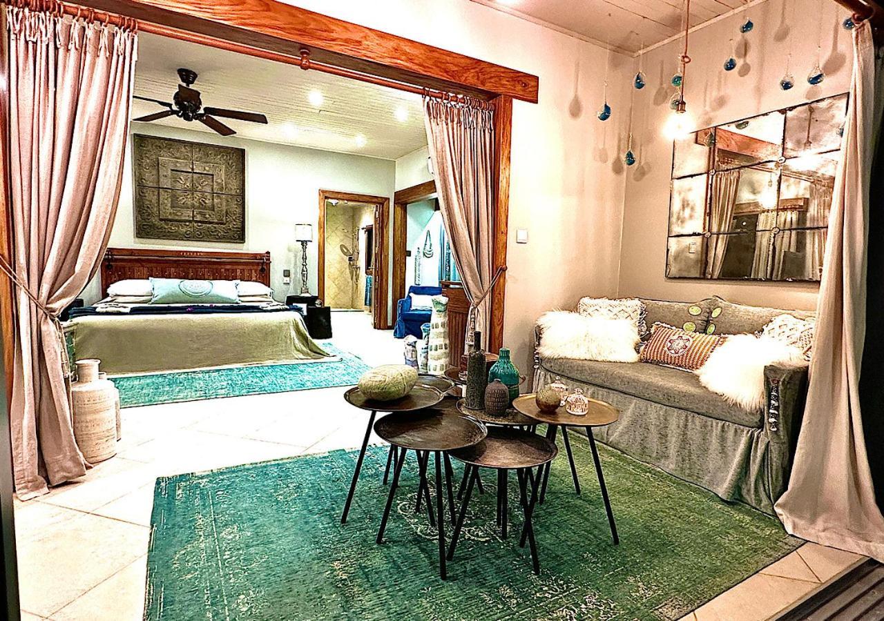 Chateau De Feuilles & - Praslin Island